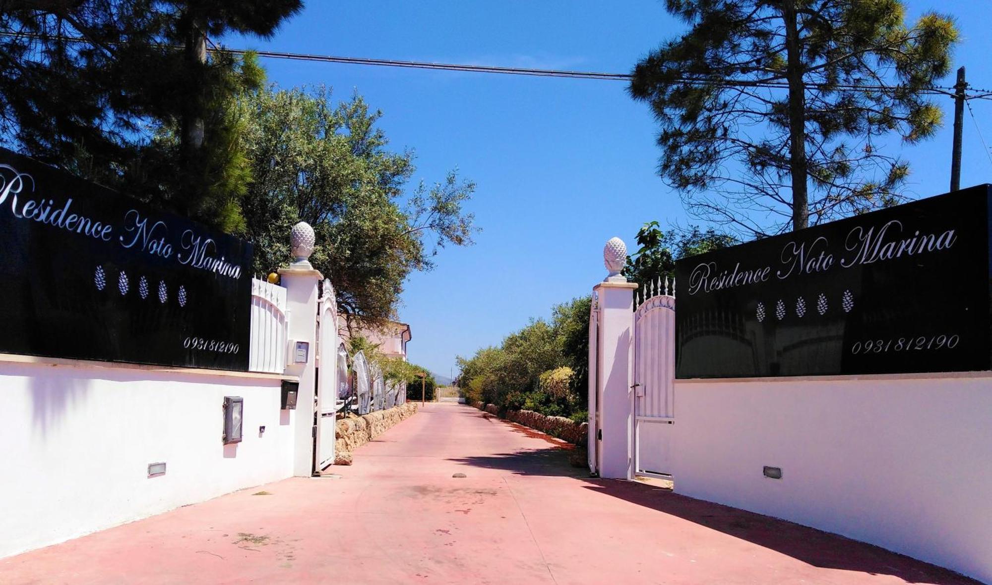 Hotel Residence Noto Marina Relais Calabernardo Exterior photo