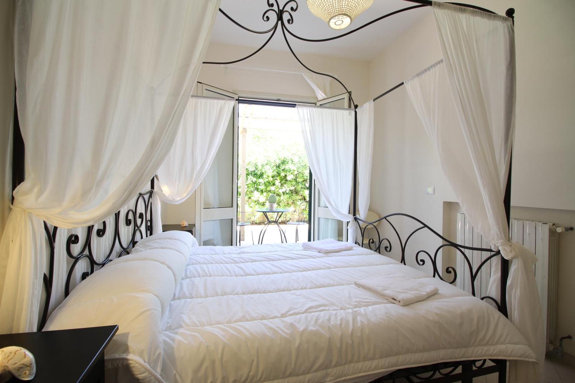 Hotel Residence Noto Marina Relais Calabernardo Exterior photo