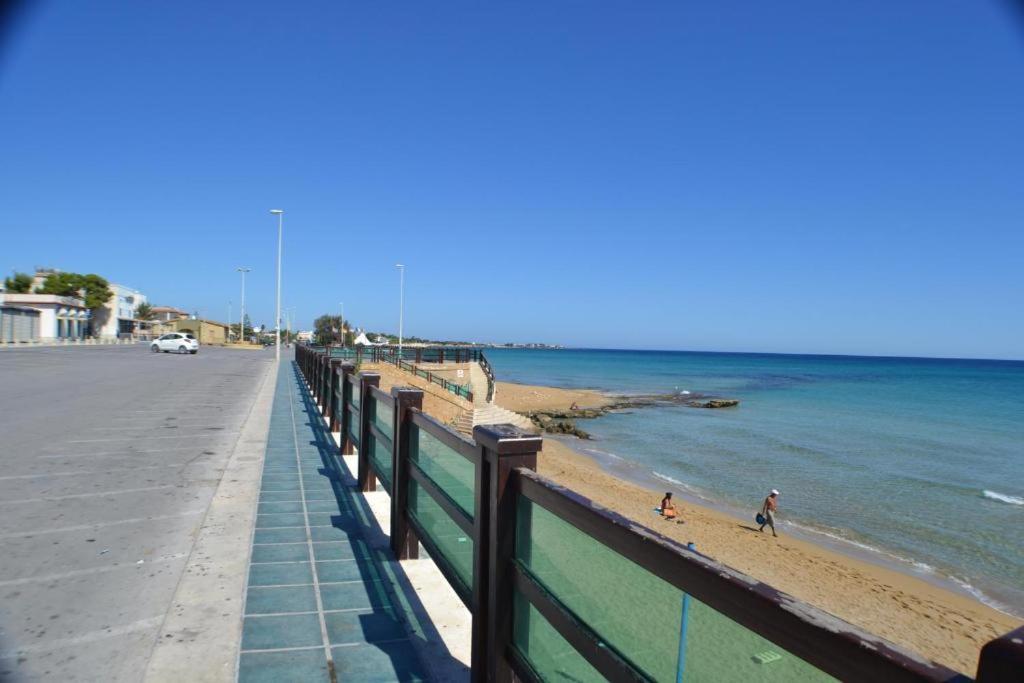 Hotel Residence Noto Marina Relais Calabernardo Exterior photo